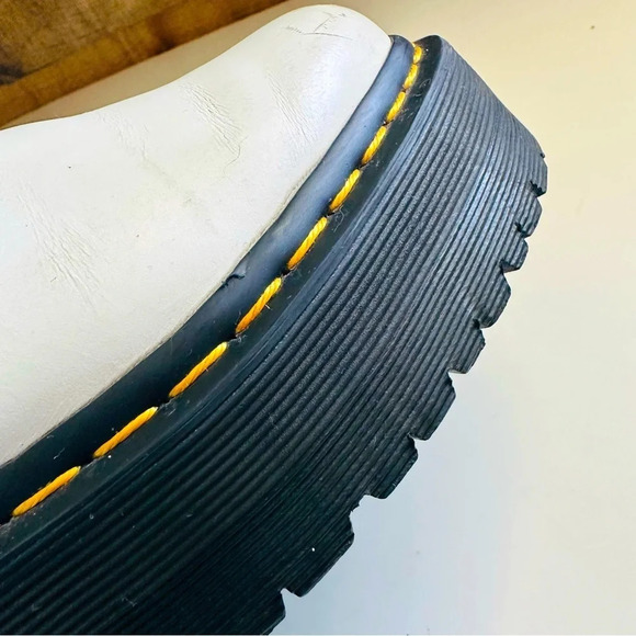 Unisex Dr. Martens 2976 SMOOTH LEATHER PLATFORM CHELSEA BOOTS - Picture 9 of 9